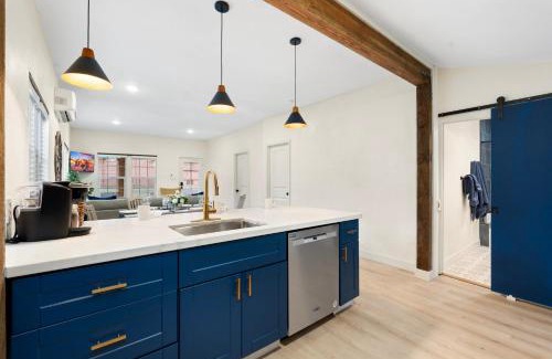 Cottonwood House | Walk to Old Town - Cozy Restored Cottage