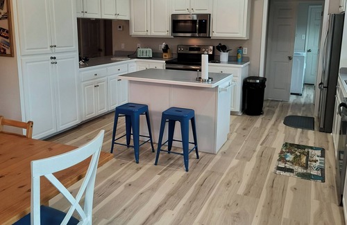 Surf Side Shores House | WALK TO PRIVATE ACCESS "PET FRIENDLY BEACH" ENJOY nPRIVATE POOL & HOT TUB