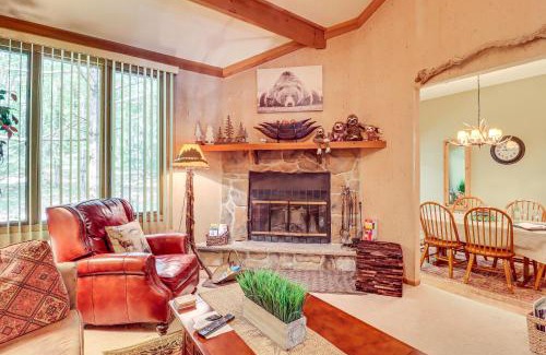 Lake Harmony House | Walk to Restaurants Lake Harmony Townhome!