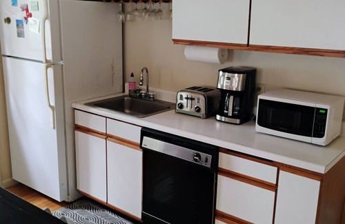 West Chatham Cottage | WALK TO RESTAURANTS, SHOPS & LIQUOR STORE! CLOSE TO DOWNTOWN CHATHAM!