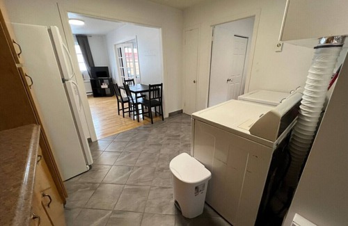 Saint-Jean-Baptiste Apartment | Walk To Rue St-Jean: Fast Wi-Fi + workspace + AC
