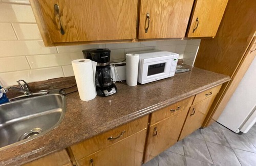 Saint-Jean-Baptiste Apartment | Walk To Rue St-Jean: Fast Wi-Fi + workspace + AC