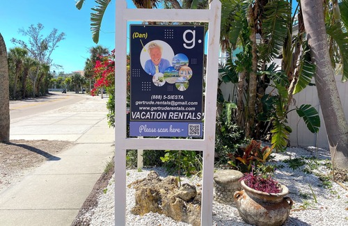Siesta Key Village Apartment | Walk to Siesta Key Beach & Village | Private Patio | Prime Location!