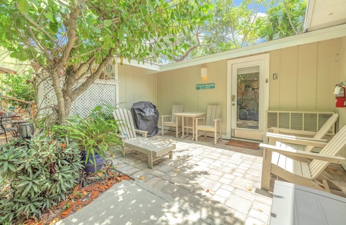 Siesta Key Village Apartment | Walk to Siesta Key Beach & Village | Private Patio | Prime Location!
