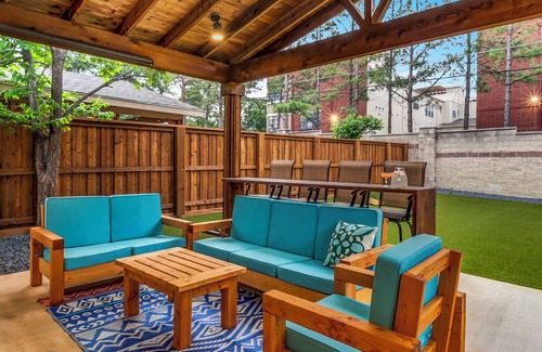 Arlington House | Walk to Stadiums + Outdoor Oasis + Pool