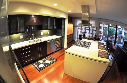 Downtown Los Angeles Condo | Walk To Staples,LA Live!,Conv.Cntr.,Cafes, Bars, Movies