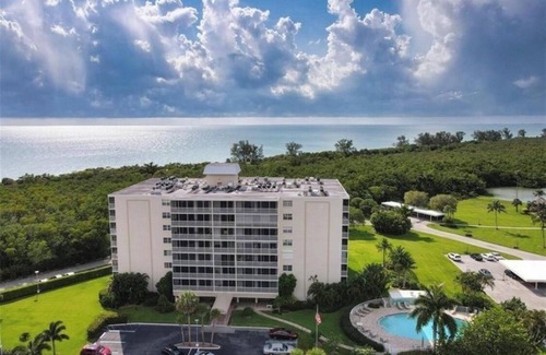 Vanderbilt Beach Condo | Walk to the beach! 2 Bedroom Condo