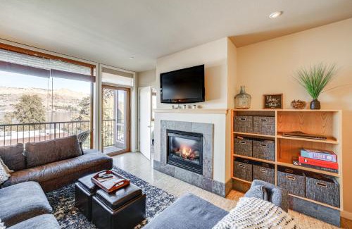 Chelan Apartment | Walk to the Lake Chelan Condo with Mtn Views!