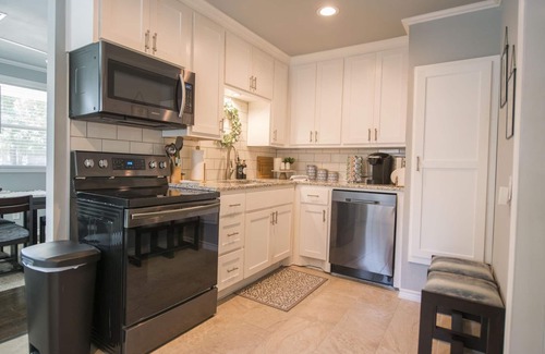 Brazos House | Walk to the Silos 3 Bed 1960 s Bungalow Near Baylor