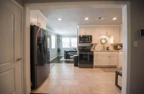 Brazos House | Walk to the Silos 3 Bed 1960 s Bungalow Near Baylor