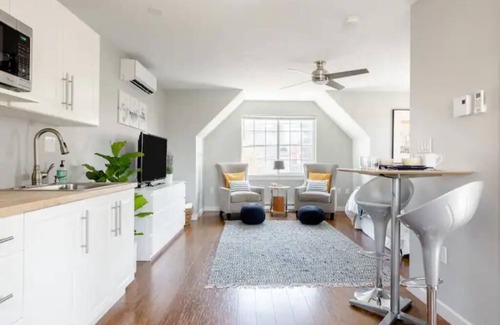 Platt Park House | Walk to Top Restaurants From Platt Park Retreat