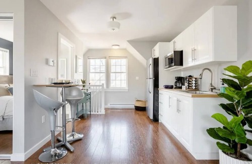 Platt Park House | Walk to Top Restaurants From Platt Park Retreat