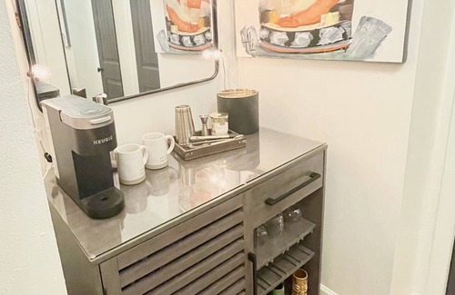 Highlands Ski Chalet | Walk to Town Chalet w/Chic Live-In Art Gallery + BBQ & Wine Shop Across Street