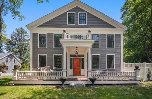 Orleans Apartment | Walk to Town Fully Renovated