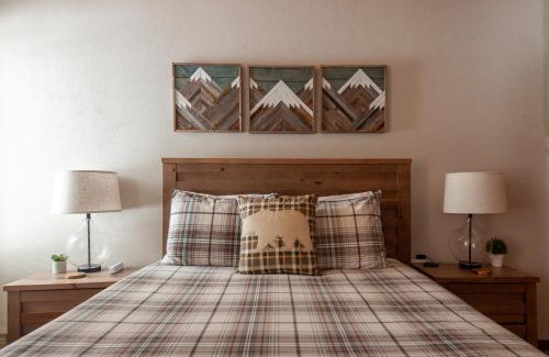 Warrior's Mark House | WALK to Town, Hikes, & Ski Lift! Pool & Hot Tubs!