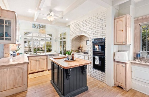 Decatur House | Walk to Town |Hot Tub |Chef Kitchen - The Sunny Spot