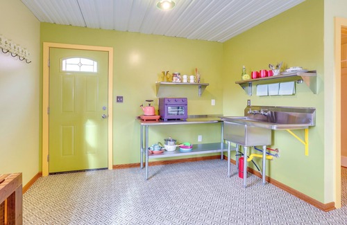 Smoketown Jackson Apartment | Walk to UofL Hospital: ‘Fonzi Flat’ in Smoketown!