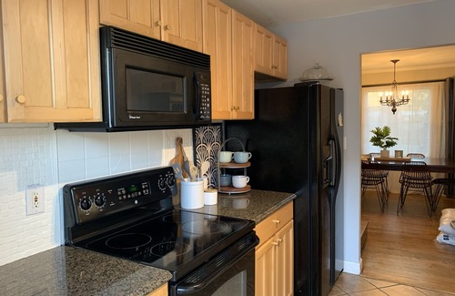 Biddleville House | Walk to Uptown-Charming Renovated Cottage in Great Location Overlooking the Skyline!