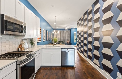 Hillsboro West End Apartment | Walk to Vanderbilt & Belmont with Garage & Rooftop Deck