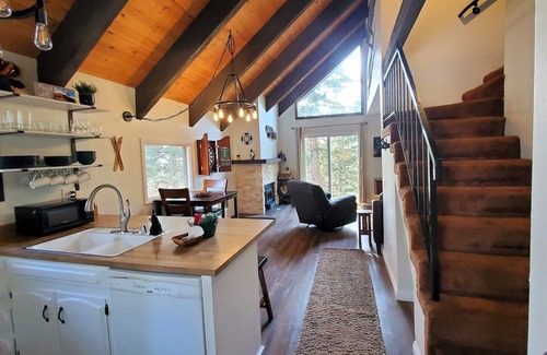 Mammoth Lakes Condo | WALK TO VILLAGE! UPDATED STUDIO+LOFT, 2 BATH, STUNNING VIEWS!