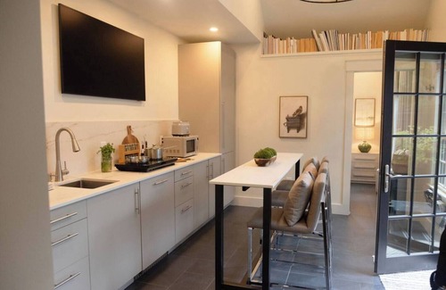 Williamstown House | Walk to Williams * Steam Sauna * Ritz-Carlton Bed