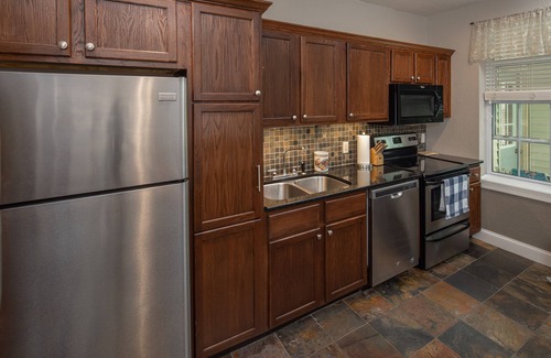 Galena House | Walkable 2 Downtown Galena w/Parking! Perfect for access 2 Halloween Parade!