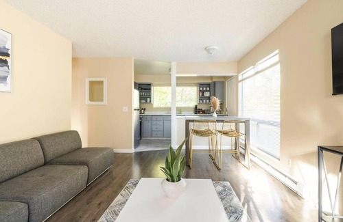 Downtown Apartment | Walkable condo in heart of vibrant D/n Redmond