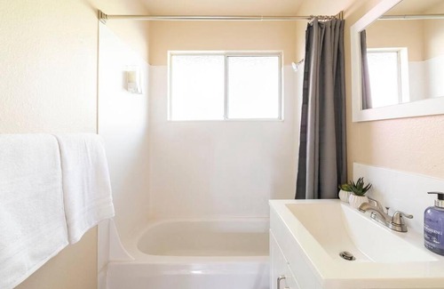 Downtown Apartment | Walkable condo in heart of vibrant D/n Redmond