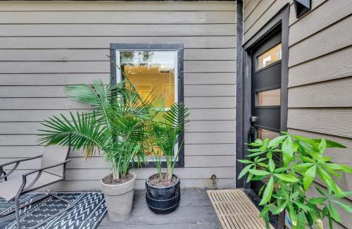 Govalle House | Walkable East Austin Oasis with Jacuzzi and Golf