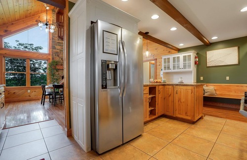 Walker Lake Cabin | Walker Lake Lodge | Right Near Walker Lake + Hot Tub!