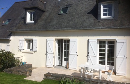 Saint-Cast-le-Guildo House | Walking distance to the sea - house with enclosed garden - sleeps 8 - Saint-Cast-le-Guildo(22)
