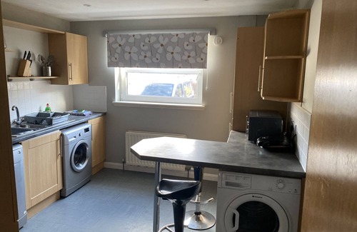 Central Aberdeen Apartment | Walking distance to all amenities, city centre & minutes walk to the beach