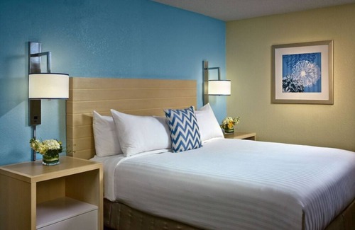 Chesterfield House | Walking distance to Chesterfield Mall! W/ Pool, BBQ, Picnic & Sports Facilities!