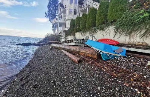 Chemainus House | Walkon Waterfront Castle Cove Inn