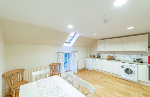 Newton Stewart Cottage | Wallace Apartment - an apartment that sleeps 5 guests in 4 bedrooms