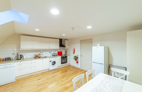 Newton Stewart Cottage | Wallace Apartment - an apartment that sleeps 5 guests in 4 bedrooms
