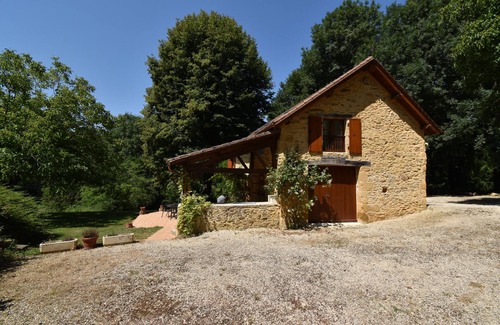 Saint-Pompont House | Walnut Cottage - A delightful stone cottage, with huge garden, and private pool