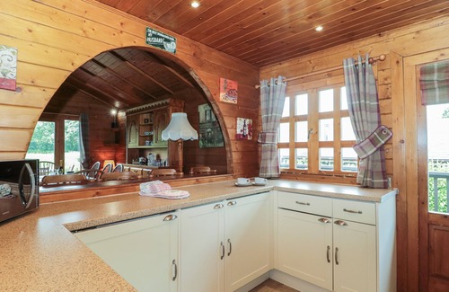 Swanage Cottage | WALNUT, pet friendly, with hot tub in Swanage