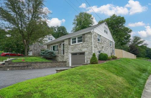 Ephrata House | Walnut Street Retreat with Hot Tub, 3 Bedrooms