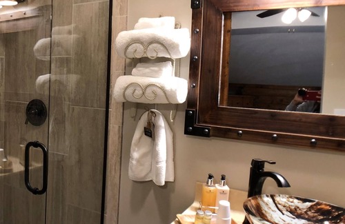 Lone Jack Bed & Breakfast | Walnut Waters Bed & Breakfast