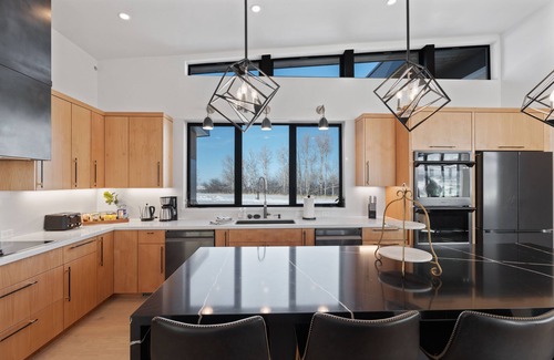 Tetonia House | Wander Teton Valley sleeps 10, w/Workstations/Hot tub & gym, 5 Bedrooms