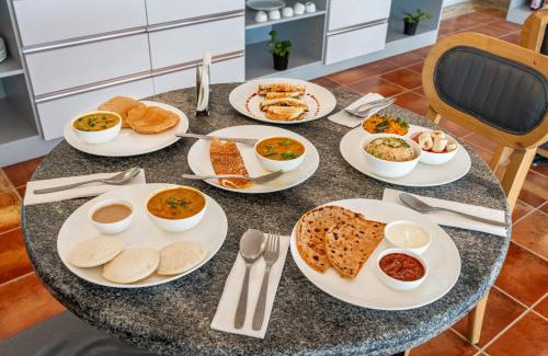 Pulikeshi Nagar Hotel | Wandr Hotel Ulsoor