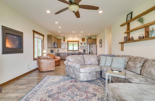 Mindoro House | 'Wanlass' House: Elevated Retreat Near La Crosse!