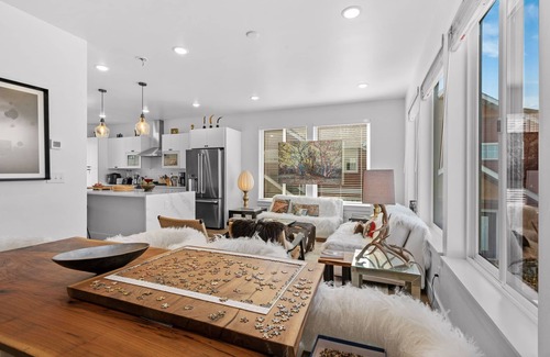 Bozeman House | Warblers Nest - Bright and Spacious Holiday Home