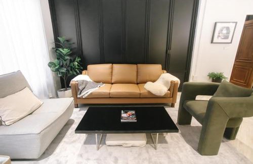 Ploenchit Apartment | wari B 3BR 30 sec to Phloenchit BTS