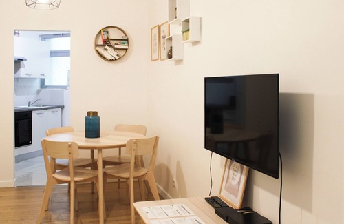 Saint-Vincent-de-Paul Apartment | Warm and convenient near Montmartre