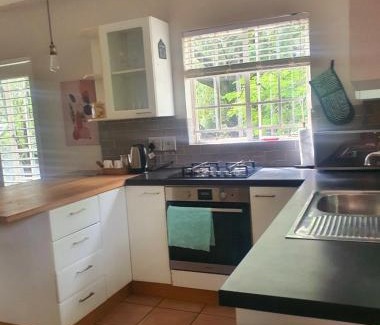 Greater Johannesburg Metropolitan Area Apartment | Warm and Cozy Home in Randburg