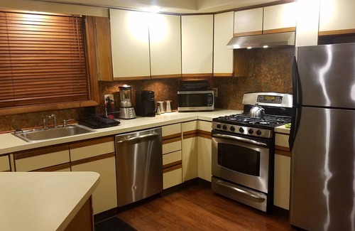 East Stroudsburg Ski Chalet | Warm And Cozy Contemporary Chalet