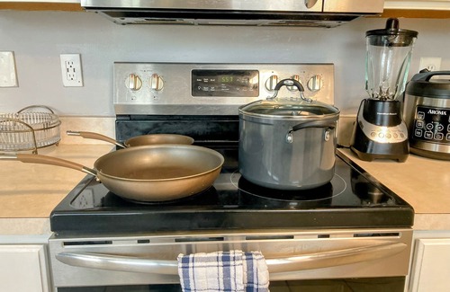 Reynoldsburg House | Warm haven 3-bedroom house in Reynoldsburg with AC, WiFi. Minutes from downtown.