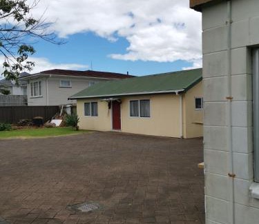 Mount Roskill House | Warm little house at Wesley